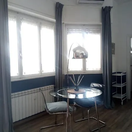 La Casa Blu Apartment *